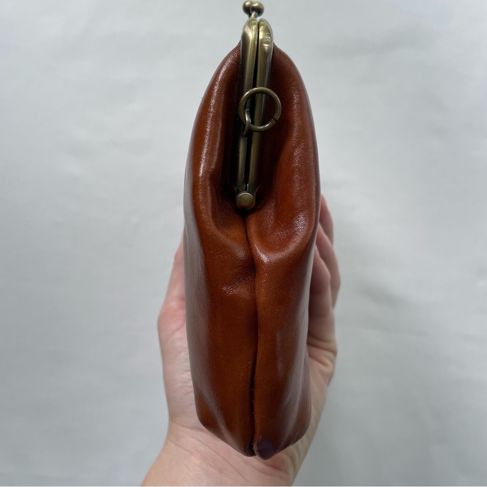 Classic Brown Leather Kiss-Lock Clutch - Picture 7 of 16